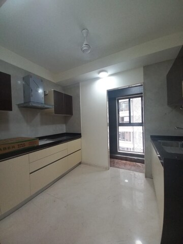 Room in 3 BHK Apartment at Ekta Trinity, Santacruz West – for Rent