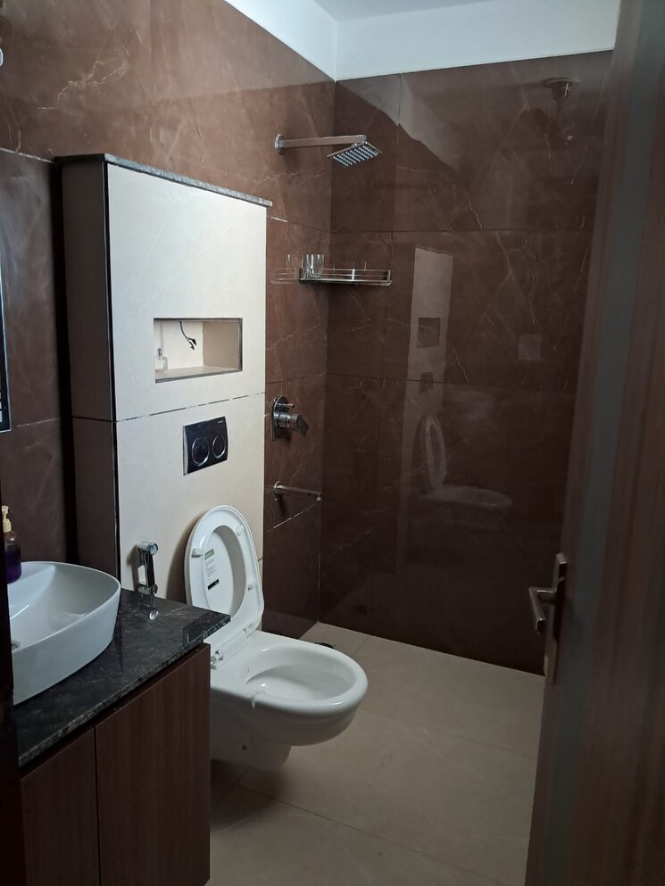 Bathroom, dhakoli 3 Bedroom 200 Sq.Yd. Apartment In Dhakoli Zirakpur 8940436