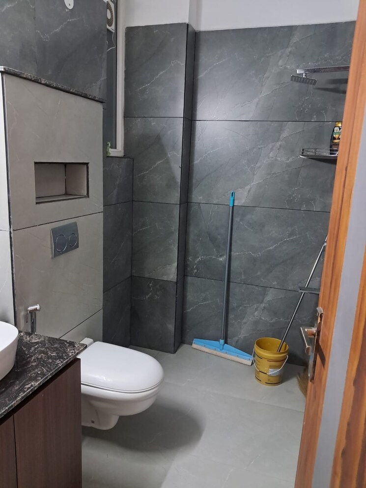 Bathroom, dhakoli 3 Bedroom 200 Sq.Yd. Apartment In Dhakoli Zirakpur 8940436