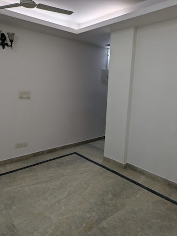 Room in 2 BHK Apartment at Amar Colony – for Rent