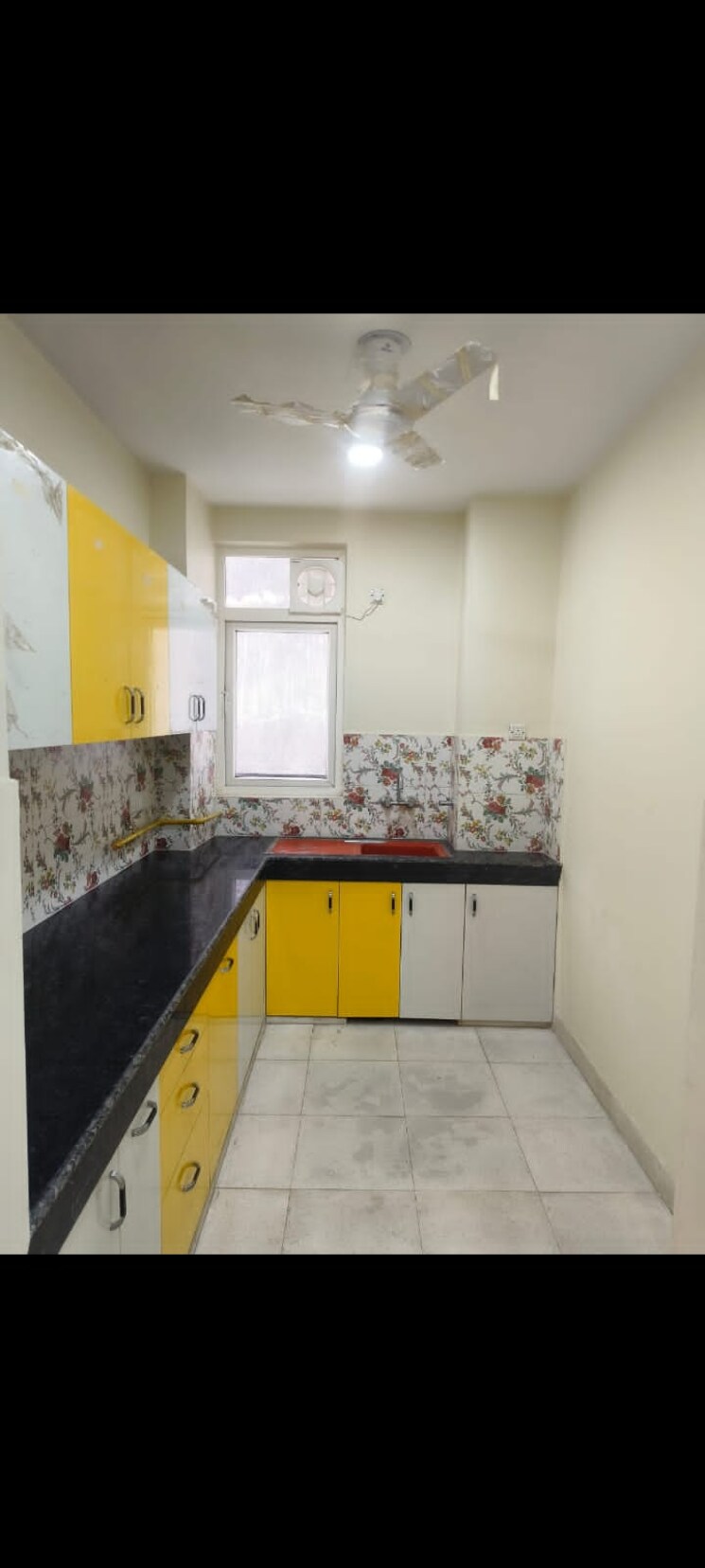 Kitchen, vasant kunj 3 Bedroom 1500 Sq.Ft. Apartment In Vasant Kunj Delhi 8940529