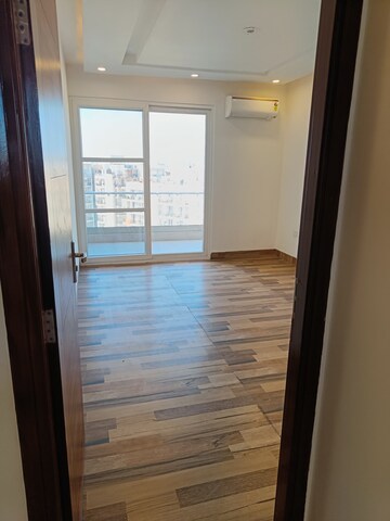 Room in 3 BHK Apartment at Trishla City, Patiala Road – for Rent
