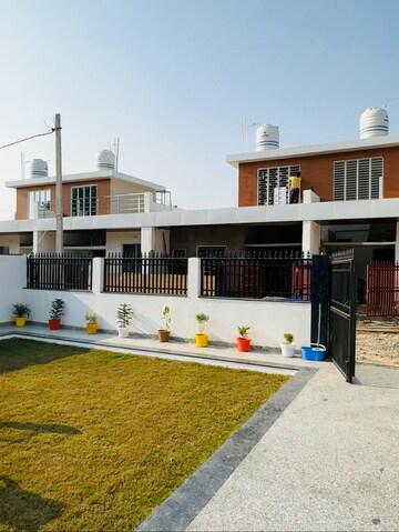 5 BHK Villa – Exterior View View at Latif Nagar - for Sale