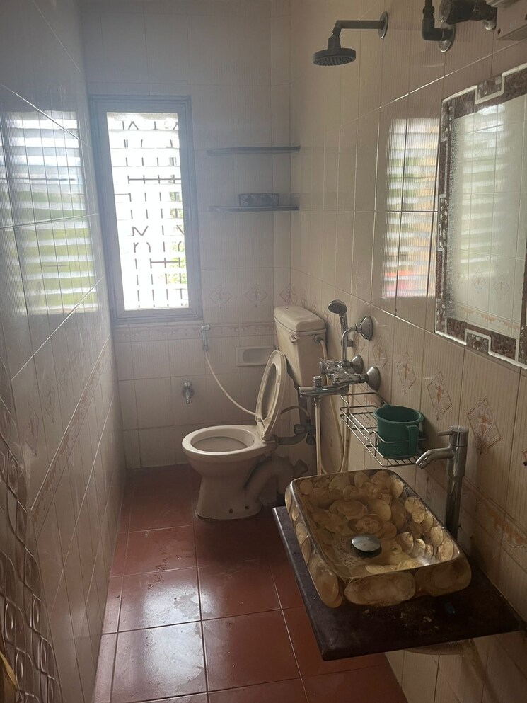 Bathroom, sindhi-society 2 Bedroom 1300 Sq.Ft. Apartment In Chembur Mumbai 8940636