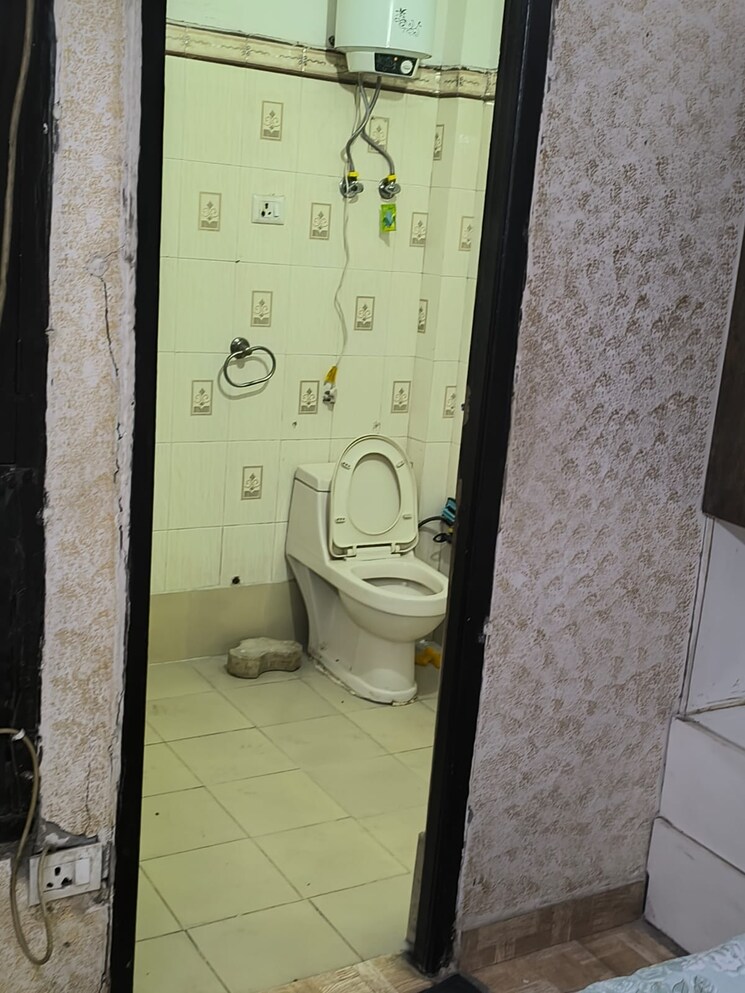 Bathroom, shakti khand 3 Bedroom 1200 Sq.Ft. Independent House In Shakti Khand Ghaziabad 8940667