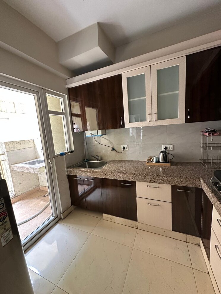 Kitchen, paras-tierea 2 Bedroom 925 Sq.Ft. Apartment In Sector 137 Noida 8940649