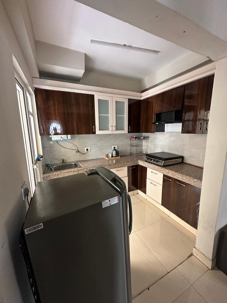 Kitchen, paras-tierea 2 Bedroom 925 Sq.Ft. Apartment In Sector 137 Noida 8940649