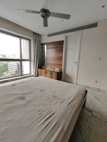 Room in 4 BHK Apartment at Kasturi The Balmoral Estate, Baner – for Sale