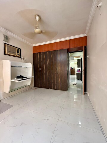 Room in 3 BHK Apartment at Safal Twins, Chembur – for Rent