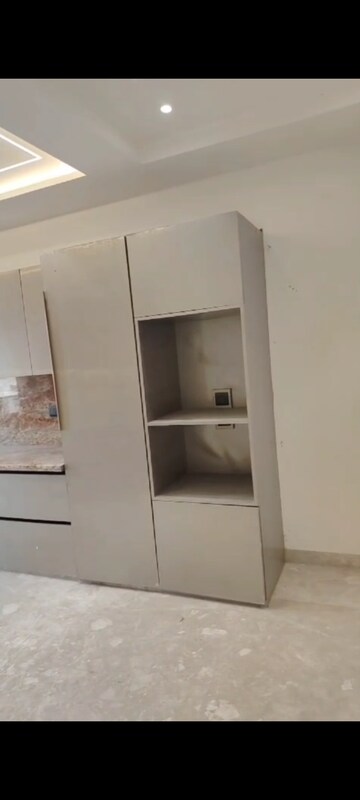 Furnished Amenities in 3 BHK Builder Floor at Rohini Sector 8 – for Rent