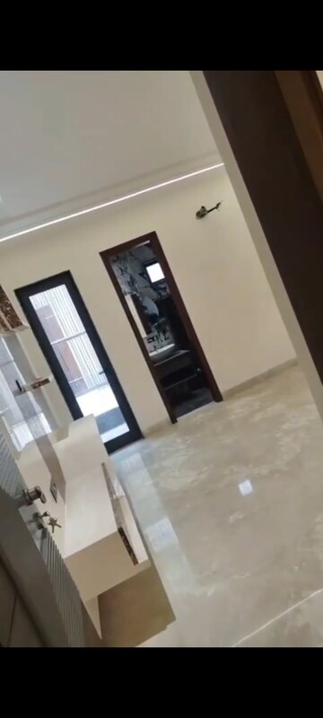 Furnished Amenities in 3 BHK Builder Floor at Rohini Sector 8 – for Rent