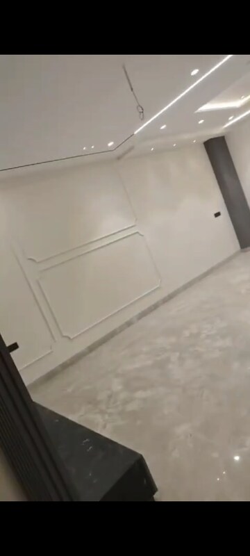 Furnished Amenities in 3 BHK Builder Floor at Rohini Sector 8 – for Rent