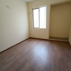 Room in 2 BHK Apartment at Jaypee Kensington Park Apartments, Sector 133 – for Sale