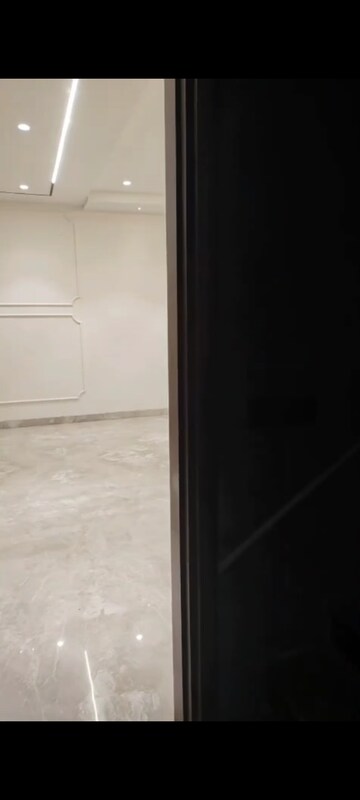 Room in 3 BHK Builder Floor at Rohini Sector 8 – for Rent