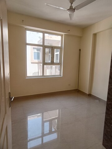 Room in 2 BHK Apartment at Shree Vardhman Mantra, Sector 67 – for Rent
