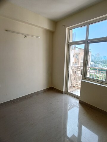 Room in 2 BHK Apartment at Shree Vardhman Mantra, Sector 67 – for Rent