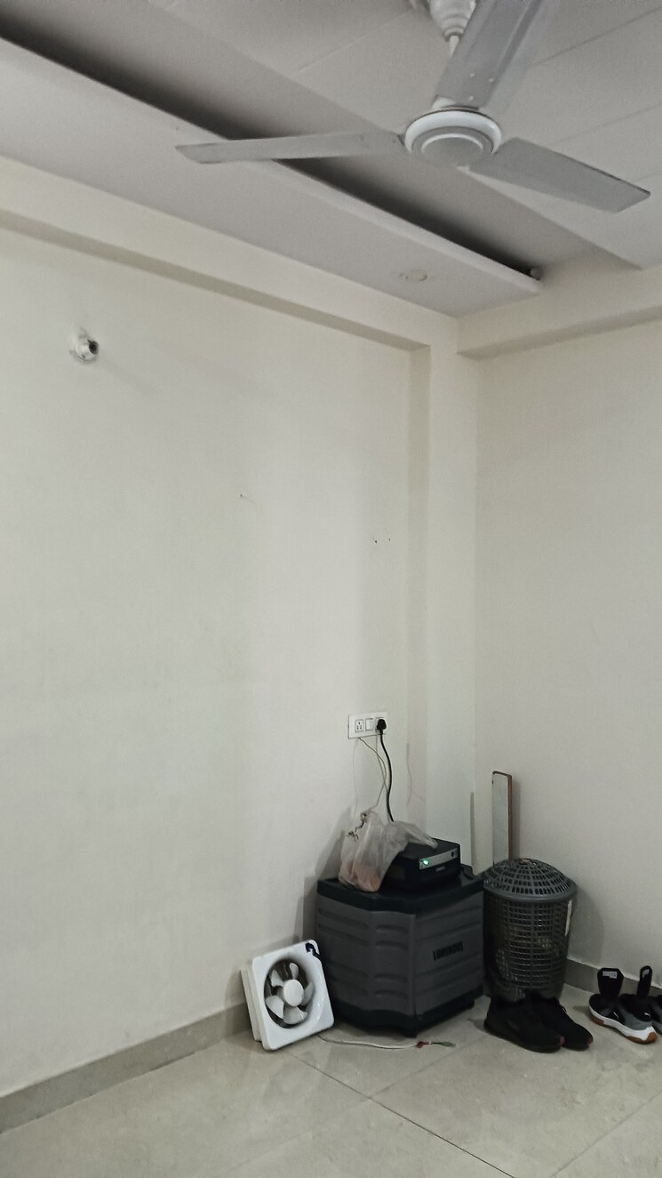 Room, vihaan-floors 2 Bedroom 900 Sq.Ft. Builder Floor In Roza Jalalpur Greater Noida 8940884