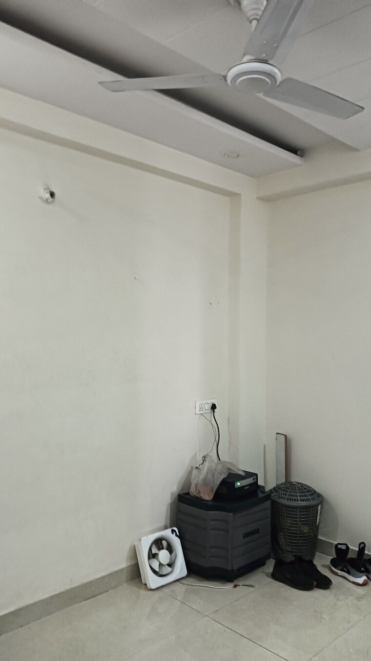 Room, vihaan-floors 2 Bedroom 900 Sq.Ft. Builder Floor In Roza Jalalpur Greater Noida 8940884