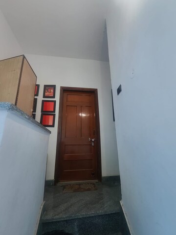 Room in 2 BHK Builder Floor at Pitampura – for Rent