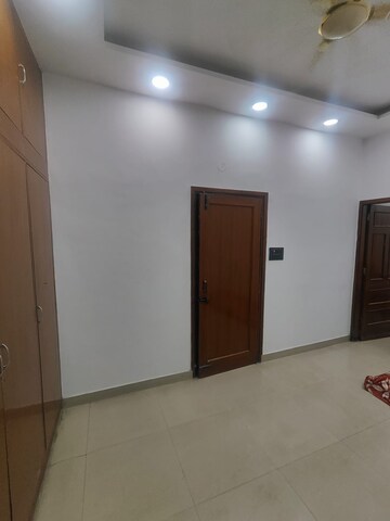 Room in 2 BHK Builder Floor at Pitampura – for Rent
