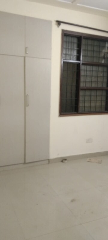 Room in 3 BHK Builder Floor at Kishangarh – for Rent