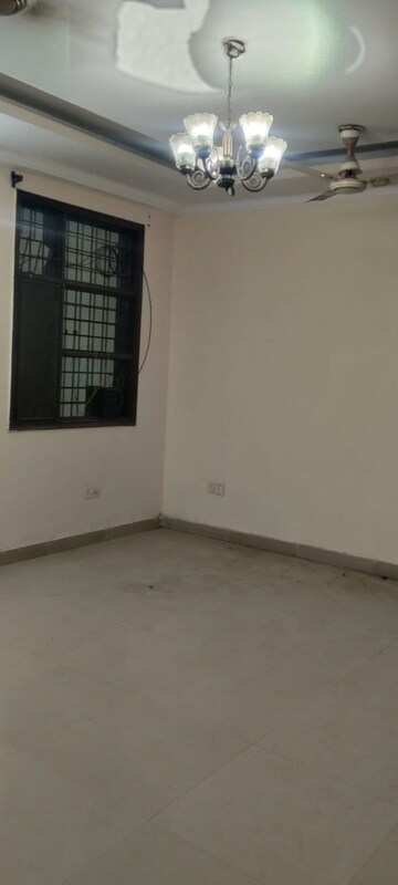 Room in 3 BHK Builder Floor at Kishangarh – for Rent