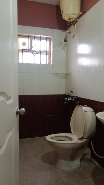 Master Bedroom in 3 BHK Apartment at Halasuru – for Rent