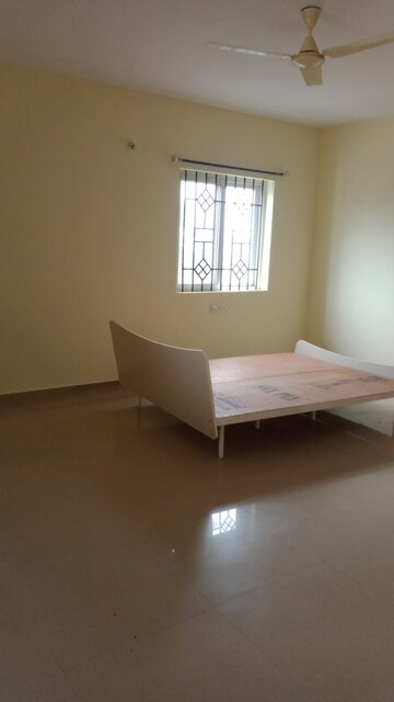 Room in 3 BHK Apartment at Halasuru – for Rent