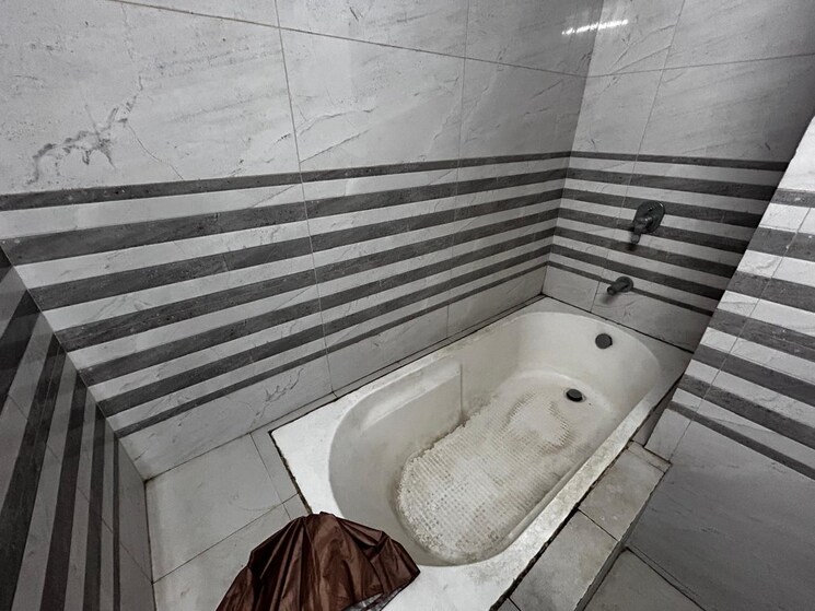Bathroom, nahar-f-residences 2 Bedroom 850 Sq.Ft. Apartment In Balewadi Pune 8941018