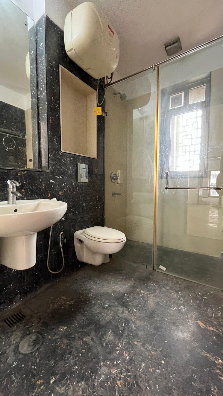 Bathroom, tgb-meghdutam 3.5 Bedroom 2250 Sq.Ft. Apartment In Sector 50 Noida 8941063
