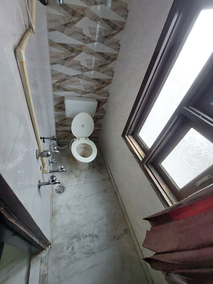 Attached Bathroom, model town 3 2 Bedroom 90 Sq.Yd. Builder Floor In Model Town 3 Delhi 8941090