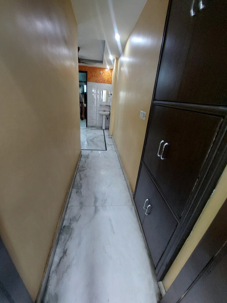 Nearby, model town 3 2 Bedroom 90 Sq.Yd. Builder Floor In Model Town 3 Delhi 8941090