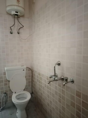 Master Bedroom in 2 BHK Builder Floor at City Heights, Sector 39 – for Rent