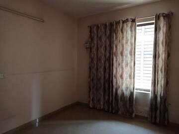 Room in 2 BHK Builder Floor at City Heights, Sector 39 – for Rent