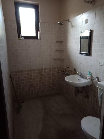 Bathroom in 2 BHK Builder Floor at City Heights, Sector 39 – for Rent