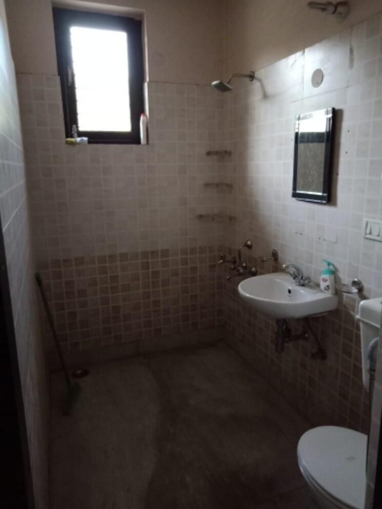 Bathroom, city-heights 2 Bedroom 1100 Sq.Ft. Builder Floor In Sector 39 Gurgaon 8941153