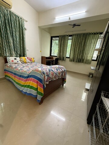 Bedroom in 2 BHK Apartment at Santacruz West – for Rent