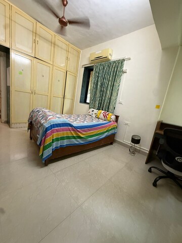 Bedroom in 2 BHK Apartment at Santacruz West – for Rent