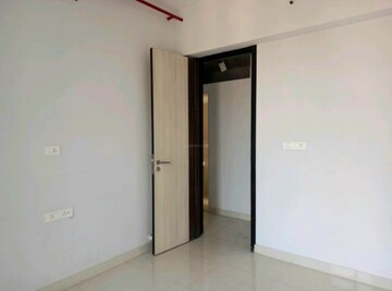 Room in 3 BHK Apartment at Oberoi Eternia, Mulund West – for Rent