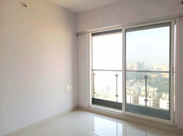Room in 3 BHK Apartment at Oberoi Eternia, Mulund West – for Rent