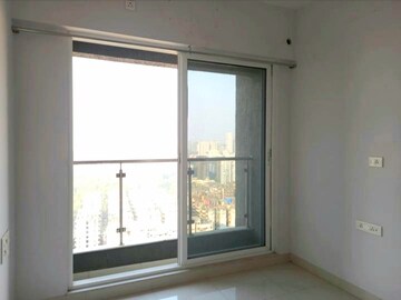 Room in 3 BHK Apartment at Oberoi Eternia, Mulund West – for Rent