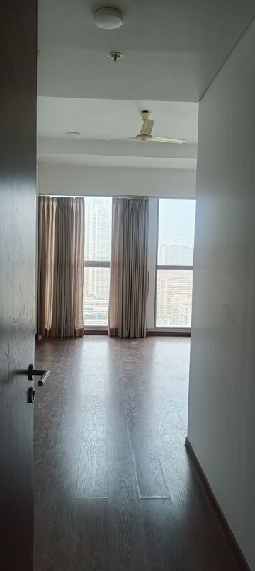 Room in 4 BHK Apartment at Bombay Realty One ICC, Wadala – for Rent