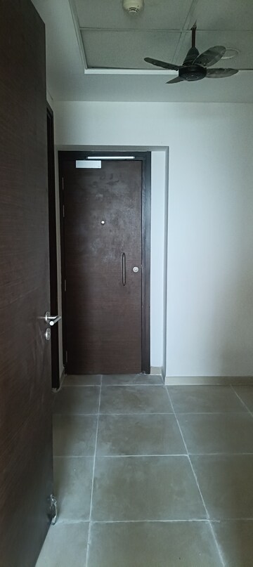 Room in 4 BHK Apartment at Bombay Realty One ICC, Wadala – for Rent