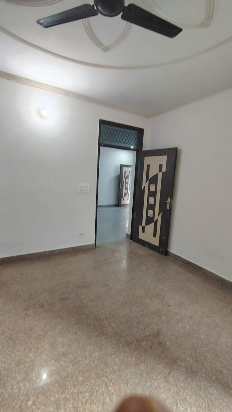 Room, dwarka mor 2 Bedroom 130 Sq.Yd. Builder Floor In Dwarka Mor Delhi 8941222