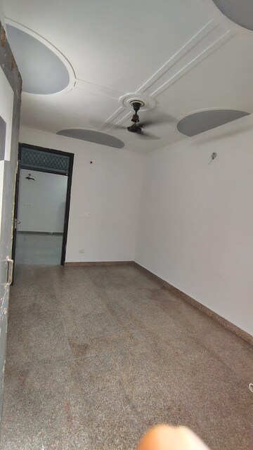Room in 2 BHK Builder Floor at Dwarka Mor – for Rent