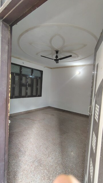 Room in 2 BHK Builder Floor at Dwarka Mor – for Rent