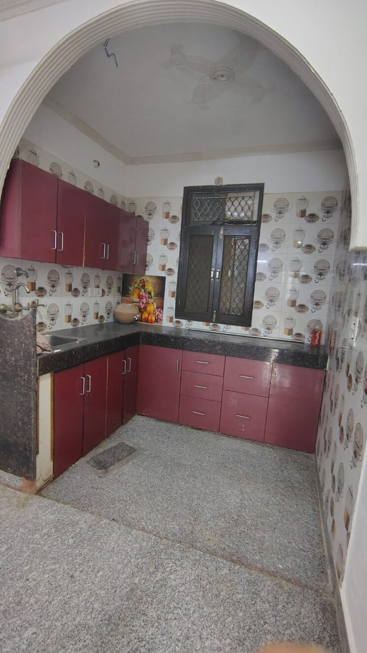 Kitchen, dwarka mor 2 Bedroom 130 Sq.Yd. Builder Floor In Dwarka Mor Delhi 8941222