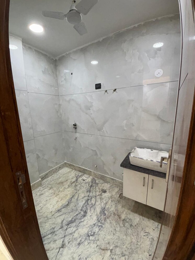 Bathroom, govindpuri 2 Bedroom 800 Sq.Ft. Builder Floor In Govindpuri Delhi 8941260