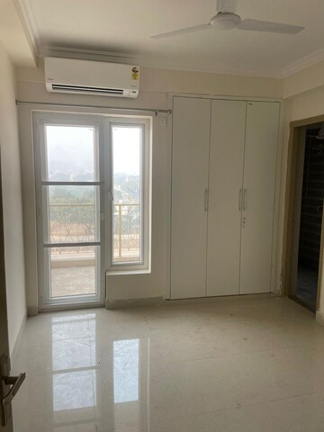 Building Lobby in 3 BHK Builder Floor at DLF Alameda, Sector 73 – for Rent