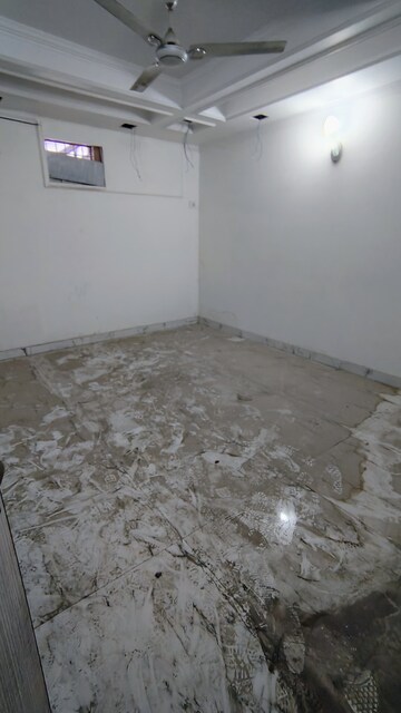 Room in 2 BHK Builder Floor at Govindpuri – for Rent
